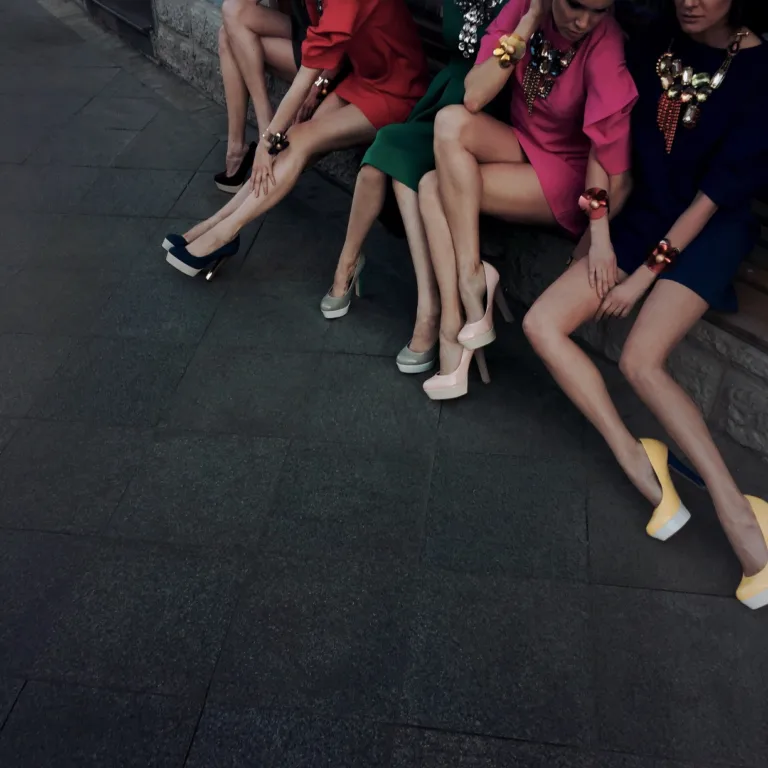 Jaka sukienka do małego biustu